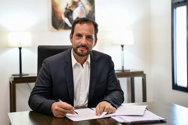 El intendente Ariel Sujarchuk firmó un convenio con Nación para iniciar la obra de saneamiento integral de la Cuenca del Arroyo Bedoya