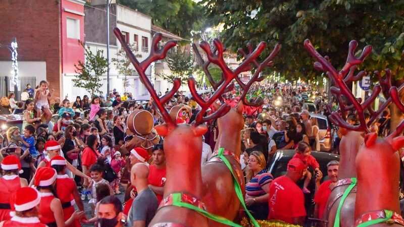 Con alegría y mucho color, San Fernando disfrutó los últimos desfiles con Papá Noel