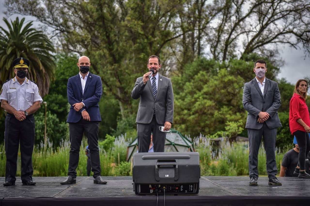 En el bicentenario de la Policía Bonaerense, Ariel Sujarchuk y Beto Ramil distinguieron al personal