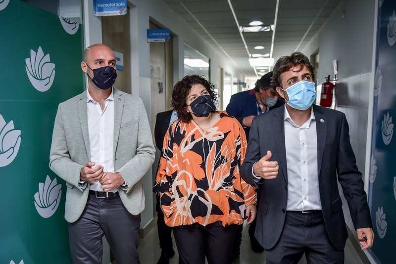 La ministra Carla Vizzotti le entregó a la Municipalidad de Escobar la resolución oficial para producir aceite de cannabis con fines medicinales