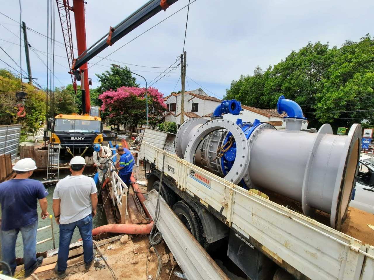 AySA finalizó la instalación de una gran válvula en Vicente López para mejorar el servicio