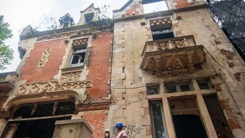 Juan Andreotti visitó el avance de la obra de restauración del Palacio Otamendi