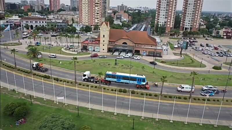 Trenes Argentinos avanza en el mantenimiento general de una de las formaciones del Tren de la Costa.