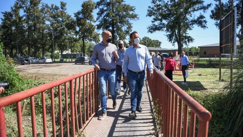 Ariel Sujarchuk y Beto Ramil supervisaron la construcción del puente vial sobre el arroyo Garín y recorrieron la pavimentación de la calle Independencia en Ingeniero Maschwitz