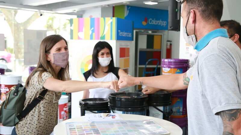 Raverta realizó una recorrida por comercios adheridos a Beneficios ANSES