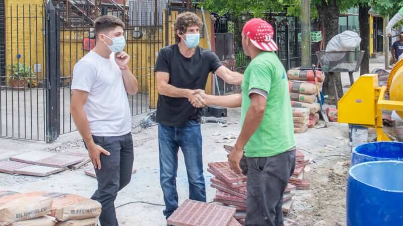 Juan Andreotti visitó la renovación de la calle Pasteur