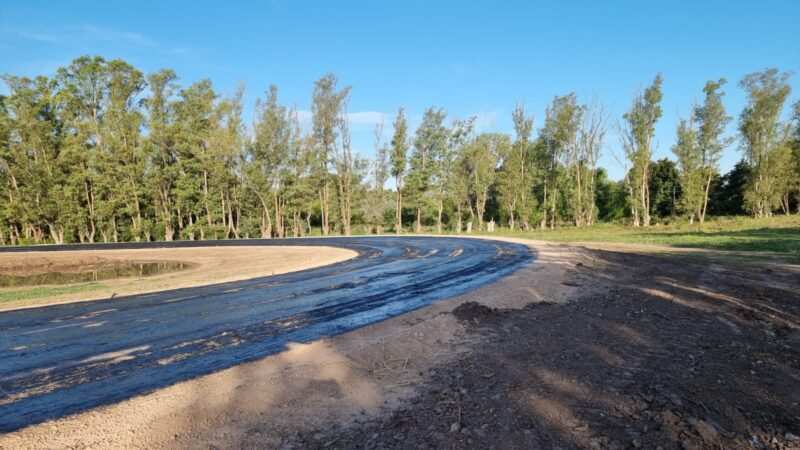 Exaltación, últiman detalles para el asfaltado del Velódromo en el Polideportivo