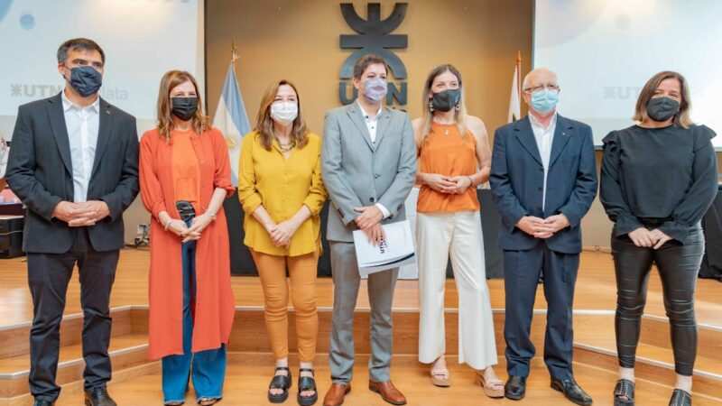 *AySA acompañó a la primera ingeniera trans de la empresa en la rectificación de su título universitario*