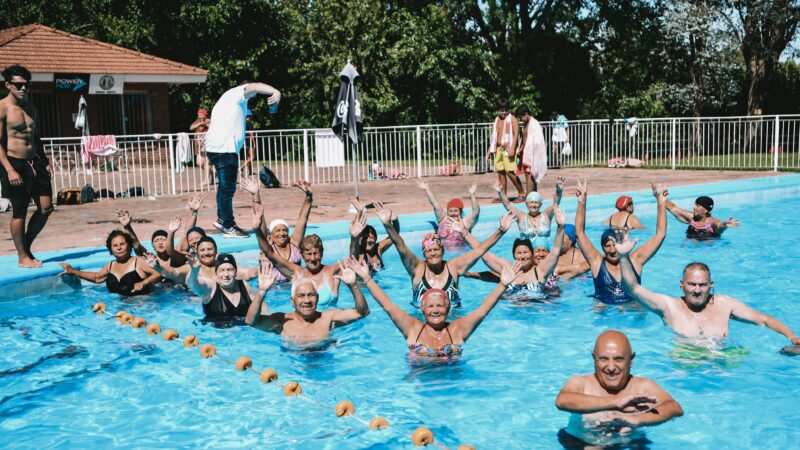 Más de 500 vecinos y vecinas del distrito participan de la colonia de vacaciones para adultos mayores y de la Escuela de Liderazgo 