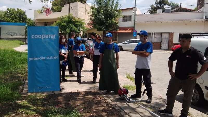  Beneficiarios del Programa “Cooperar” cortaron el pasto en la Estación Carapachay