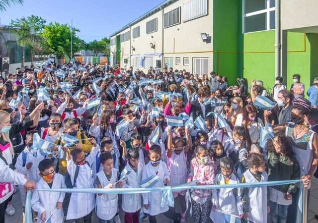 Juan Andreotti inauguró la renovada Escuela Primaria N°38 y Secundaria N°17