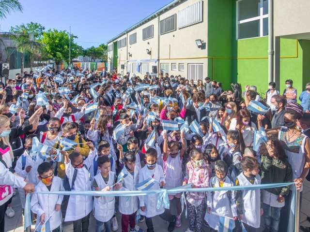 Juan Andreotti inauguró la renovada Escuela Primaria N°38 y Secundaria N°17