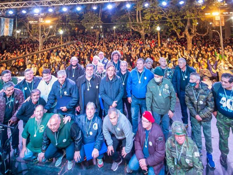 San Fernando homenajeó a los Héroes de Malvinas con un show de Víctor Heredia