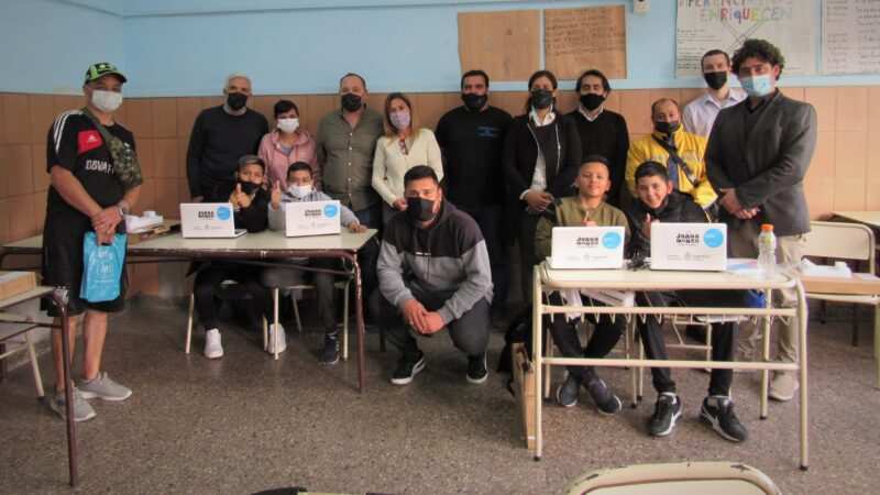 Sofía Vannelli, participó de la entrega de Netbooks en la Escuela Secundaria N° 2 Anexo de Villa Martelli