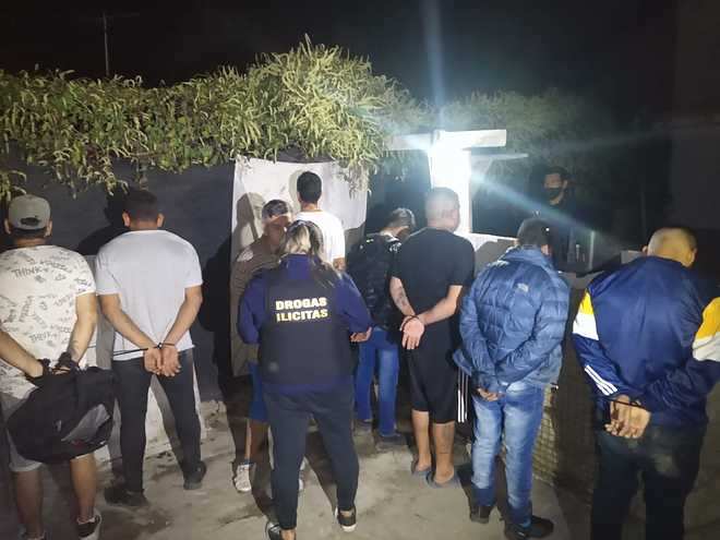 Maquinista Savio: tras una intensa persecución, desbaratan un búnker de drogas, detienen a todos los integrantes de la banda y secuestran una importante cantidad de cocaína y marihuana