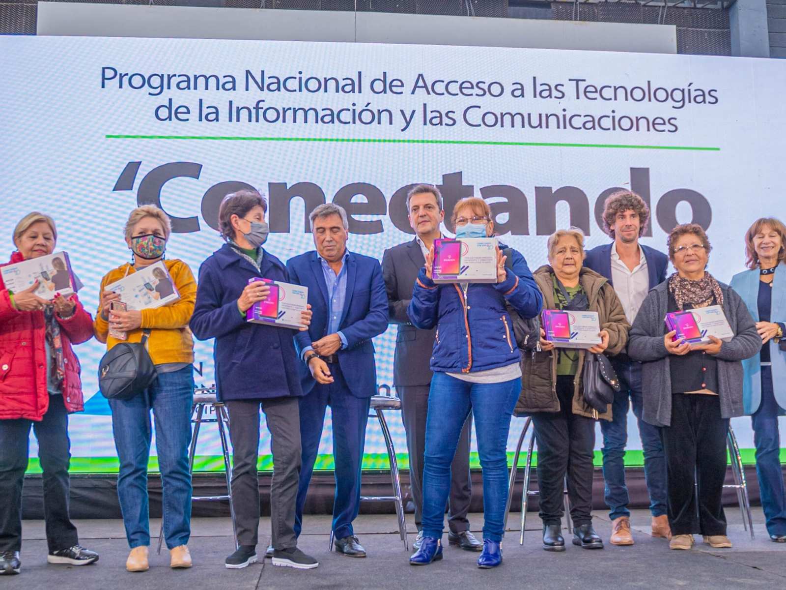 Andreotti y Massa anunciaron programas de conectividad para adultos mayores, barrios populares y el Delta