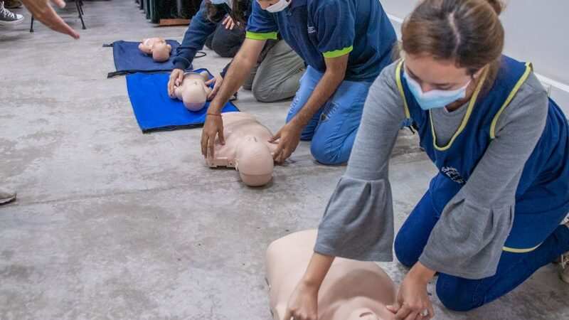 San Fernando brindó una nueva capacitación en RCP al personal municipal de Educación