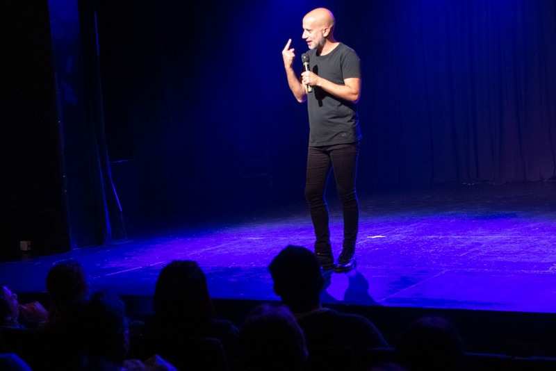 A sala llena, Martín Pugliese subió a escena en el Teatro Martinelli