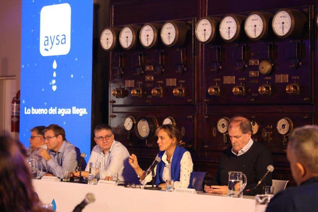 Malena Galmarini se reunió con legisladores y legisladoras nacionales, provinciales y locales para mostrarles los avances de las obras de AySA
