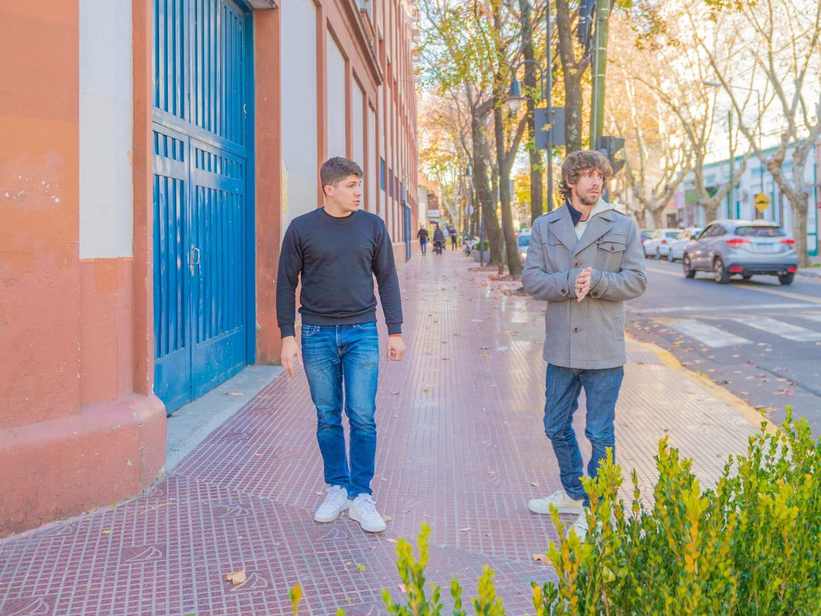 Juan Andreotti recorrió el avance de la renovación de una de las principales calles de Victoria