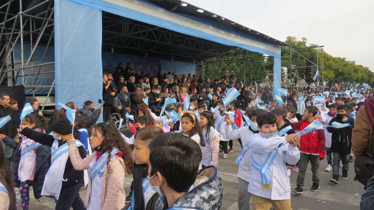 Emocionante Jura y Desfile por el Día de la Bandera en Garín