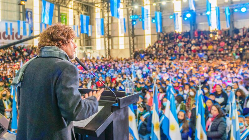 Juan Andreotti tomó la Promesa a la Bandera a 3.000 alumnos sanfernandinos