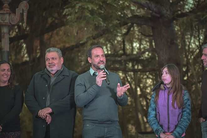 Ariel Sujarchuk, Beto Ramil y Juan Zabaleta entregaron 339 kits de herramientas a emprendedores locales