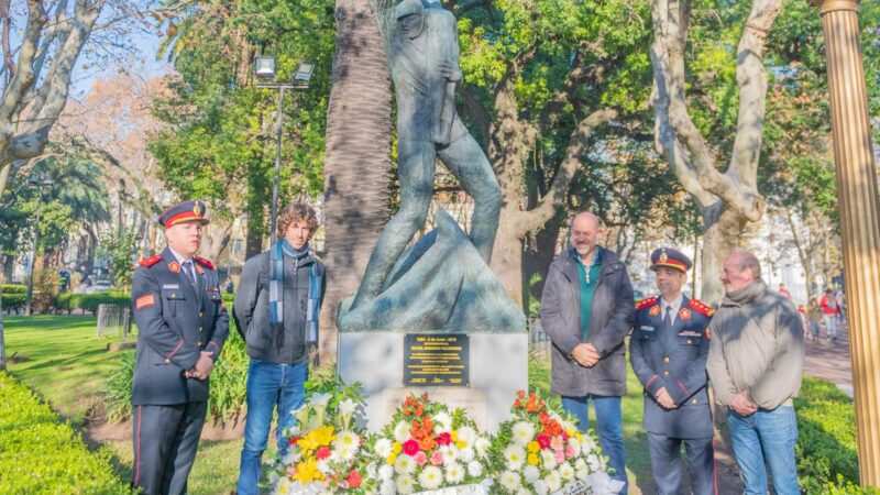 Juan Andreotti acompañó en un acto a los Bomberos de San Fernando