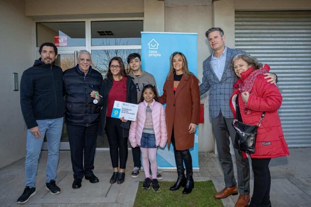 Procrear II: Galmarini, Lingeri y Scatolini encabezaron una nueva entrega de viviendas en RIncón de Milberg, Tigre