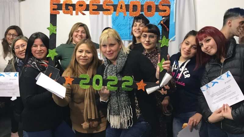 Emotivo acto de entrega de diplomas a egresad@s de capacitaciones realizadas en el Centro Comunitario Virgen de Lourdes , Olivos.