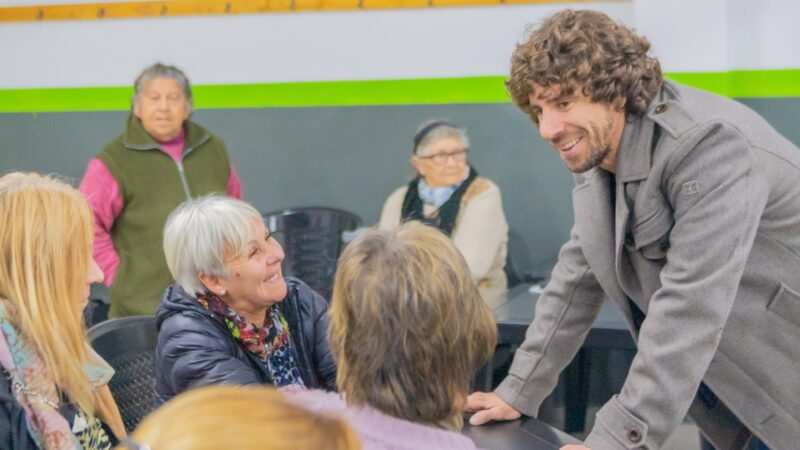 Juan Andreotti acompañó a adultos mayores en un “Taller de Tecnología”