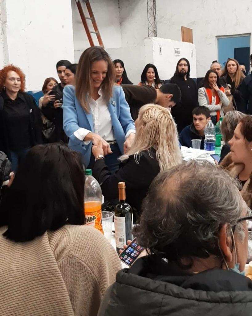 Malena Galmarini celebró el 9 de Julio con peña folclórica y locro junto a los vecinos de Rincón de Milberg en Tigre