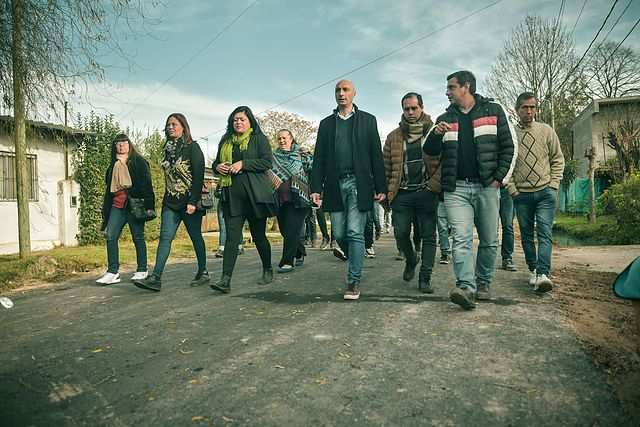 “Beto” Ramil recorrió nuevas calles pavimentadas en Garín y Matheu
