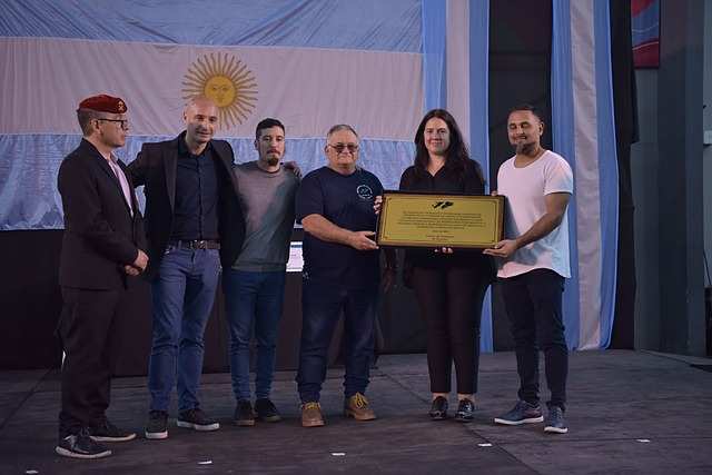 Beto Ramil entregó medallas de reconocimiento a veteranos y familiares de caídos de la Guerra de Malvinas