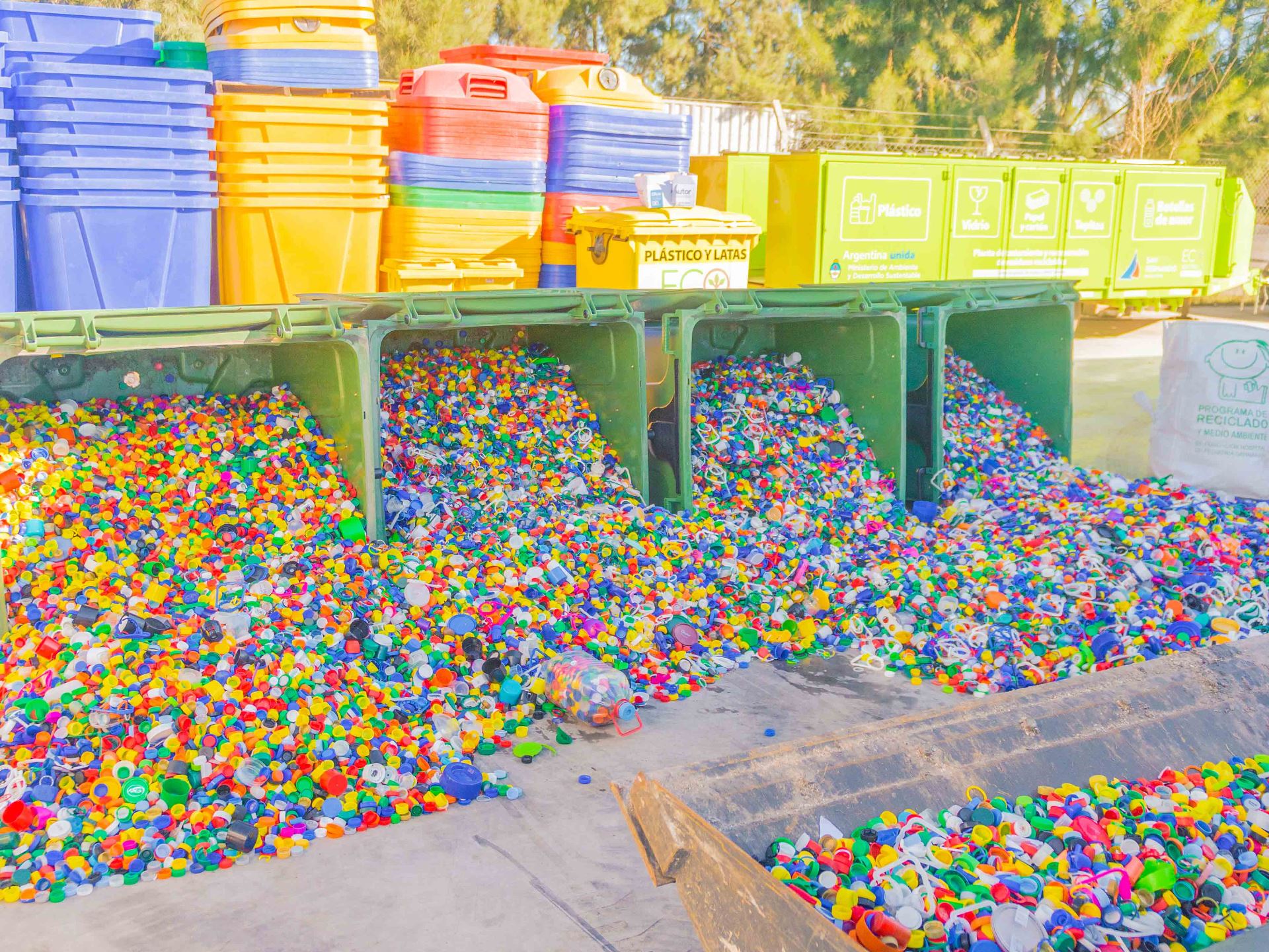 San Fernando recicló una gran cantidad de tapitas plásticas y papel para ayudar a la Fundación Garrahan