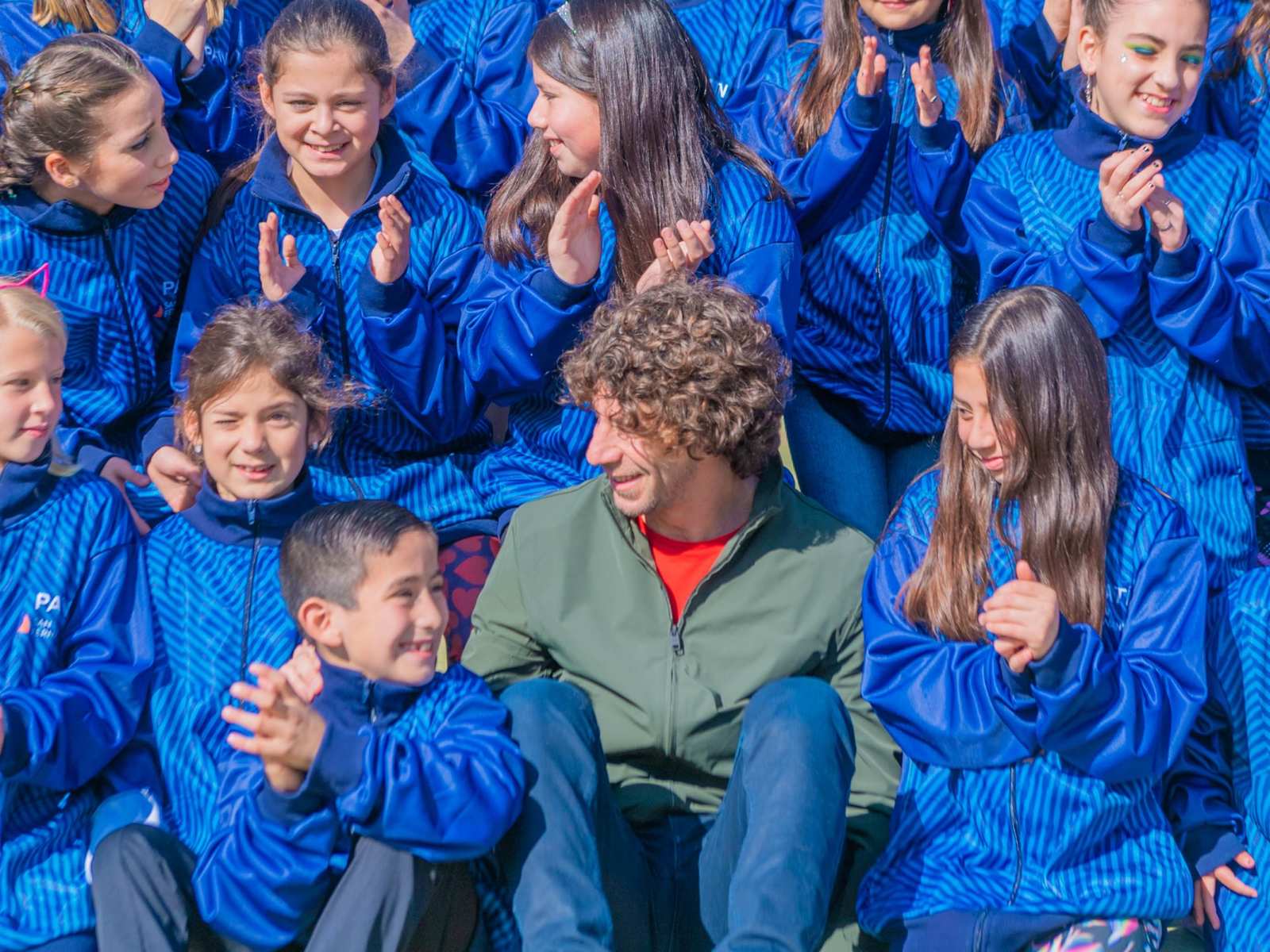 Juan Andreotti entregó indumentaria más de 200 deportistas federados de los Polideportivos de San Fernando