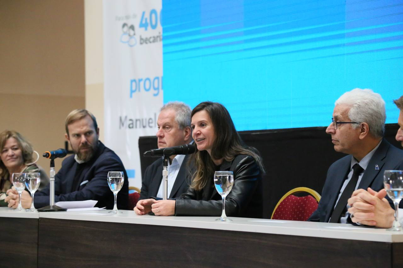 Raverta y Perczyk anunciaron que más de 40.000 Becarias y Becarios podrán hacer Cursos Gratis en Idiomas Extranjeros