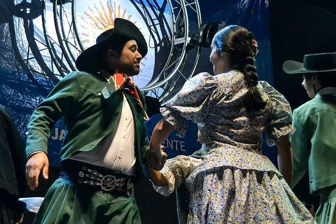Un show de Diego Reinhold, el evento Savio Corre, y el 2º Certamen Nacional Folklórico son algunas de las actividades culturales que ofrece la Municipalidad este fin de semana