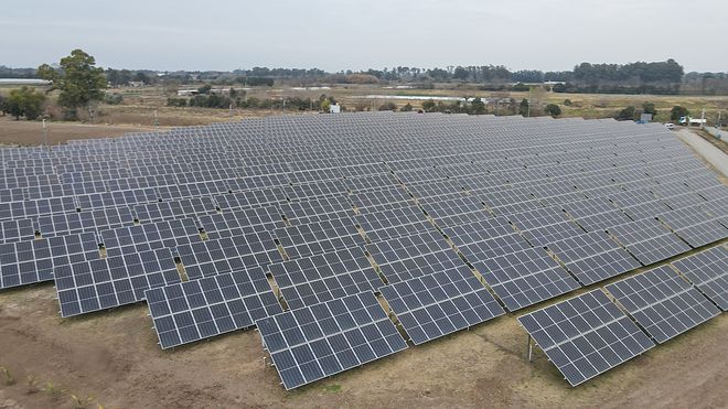 El Parque Solar municipal ya produce la energía equivalente a siete veces lo que demanda el Hospital Horacio Dupuy de Garín