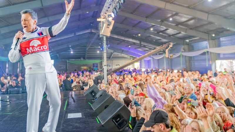 San Fernando festejó el Día del Jubilado con Palito Ortega y más de 3.500 vecinas y vecinos