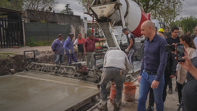 La Municipalidad avanza con la obra de pavimentación e hidráulica de la calle Beliera y avenida Independencia que permitirá conectar los centros de salud del partido de Escobar 