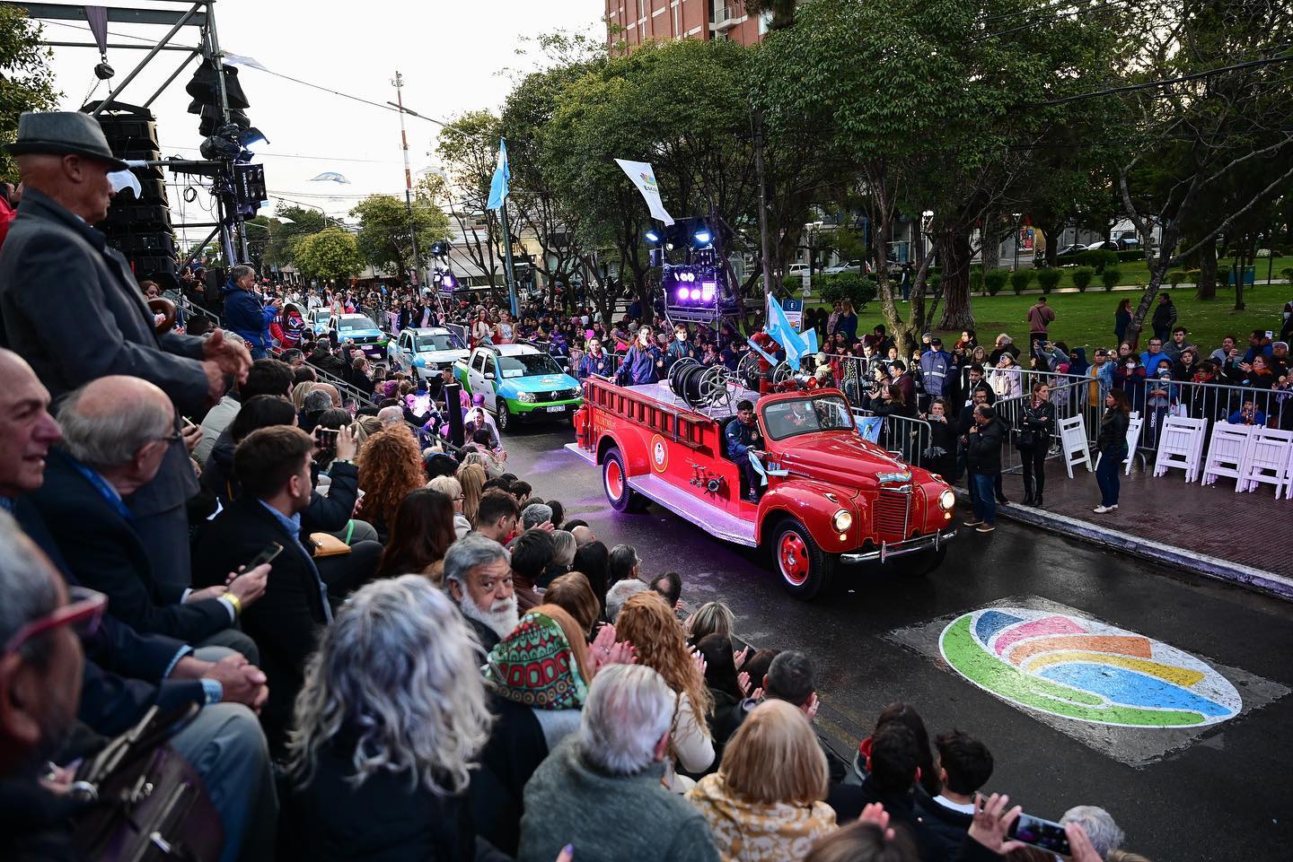 En el Aniversario de Escobar y con una multitud en las calles, volvió el Desfile de Carrozas