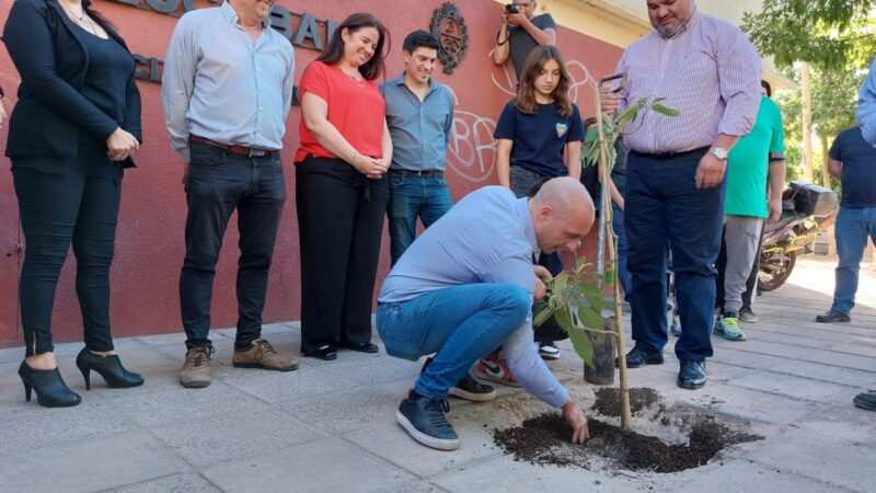 “Beto” Ramil participó de la Expo Técnica y el 35° Aniversario de la Escuela Técnica 3 de Maquinista Savio