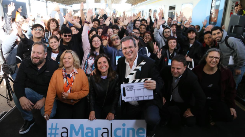 Raverta recibió a 600 jóvenes becarios del progresar que viajaron al Festival de Cine