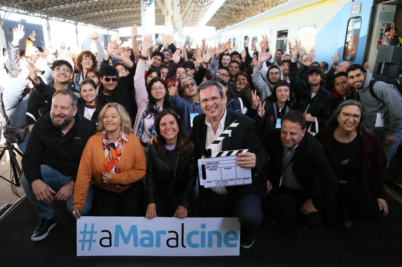 Raverta recibió a 600 jóvenes becarios del progresar que viajaron al Festival de Cine