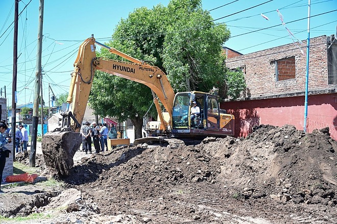 Comenzó la obra hidráulica y de pavimentación de la calle El Jilguero en Maquinista Savio