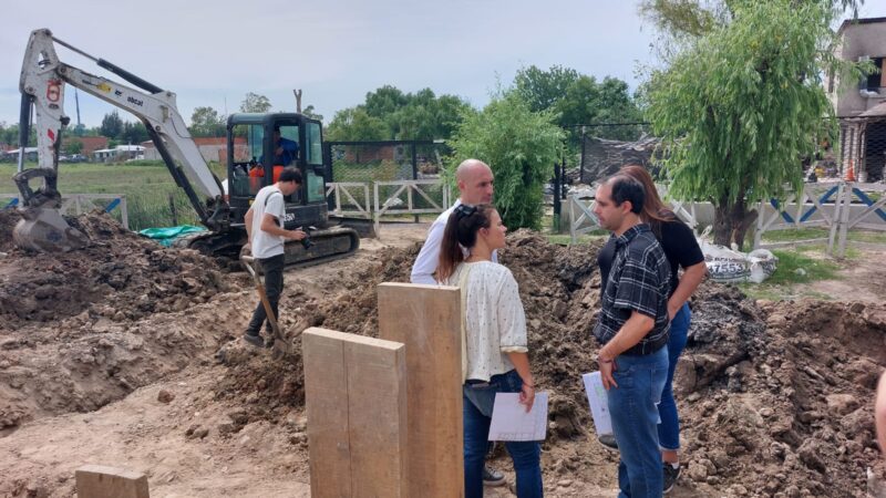 El Intendente interino “Beto” Ramil , acompañado por la Presidenta del HCD María Laura Guazzaroni, supervisó el avance de obra de la red de Agua y Cloacas en Ingeniero Maschwitz