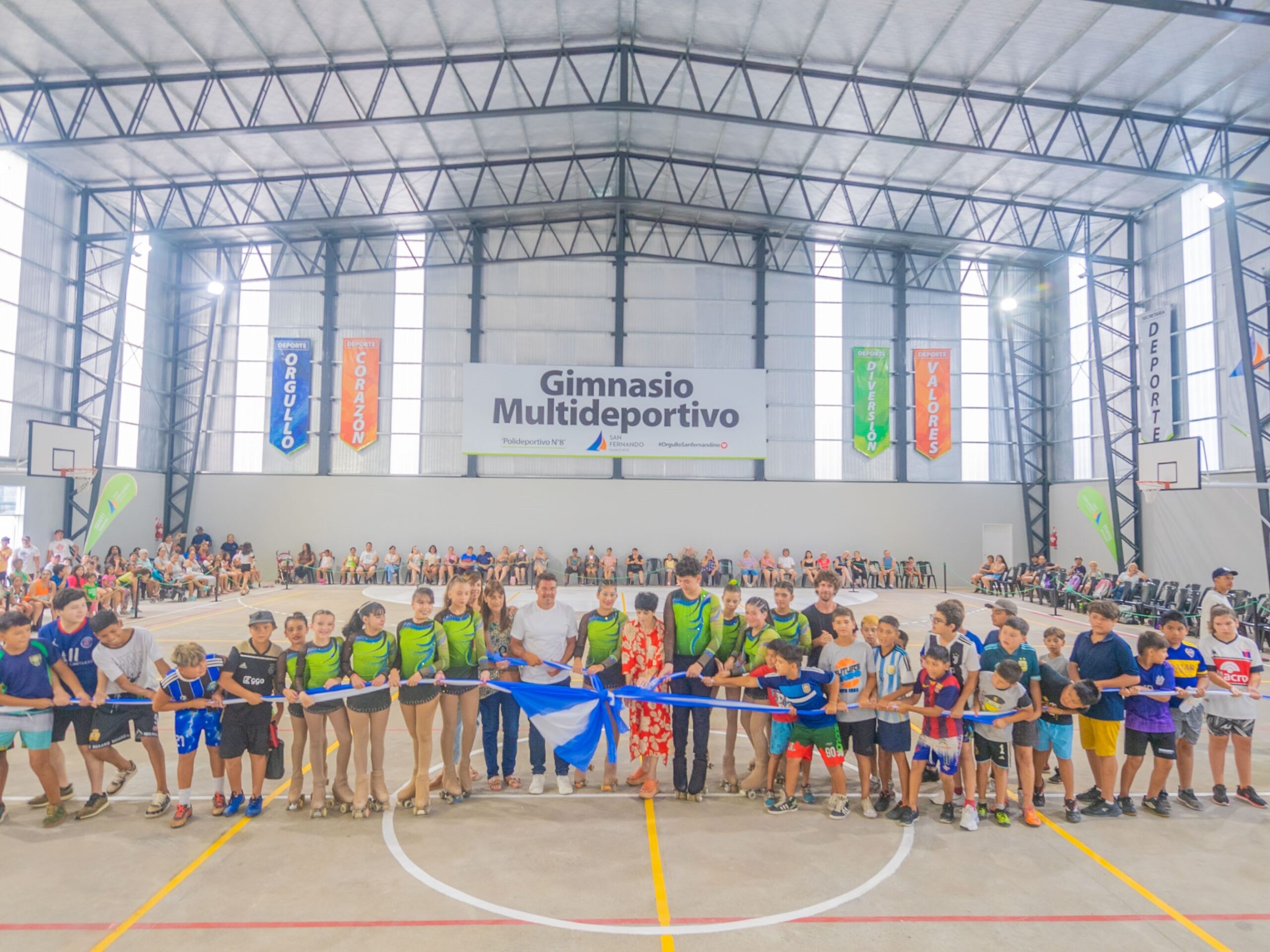 Juan Andreotti inauguró un nuevo “Gimnasio Multideportivo” en el Poli N°8