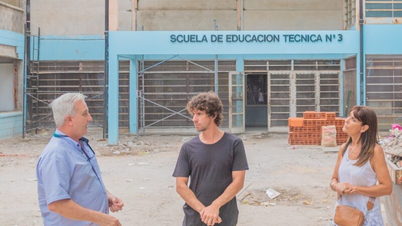 Juan Andreotti recorrió la obra de renovación de la Escuela Técnica N°3