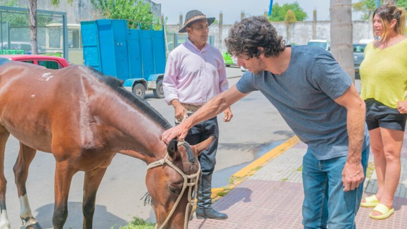 Juan Andreotti firmó la liberación del sexto caballo por Tracción a Sangre, y entregó una moto eléctrica